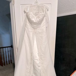 NWT David’s Bridal wedding dress